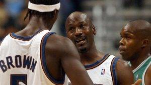 Kwame Brown et Michael Jordan