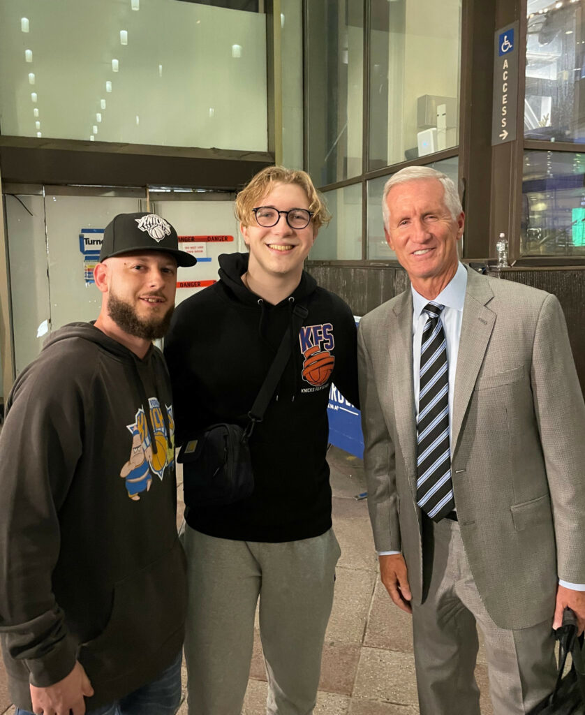 Rencontre entre le chroniqueur Radio Kris Pursiainen et le commentateur Mike Green